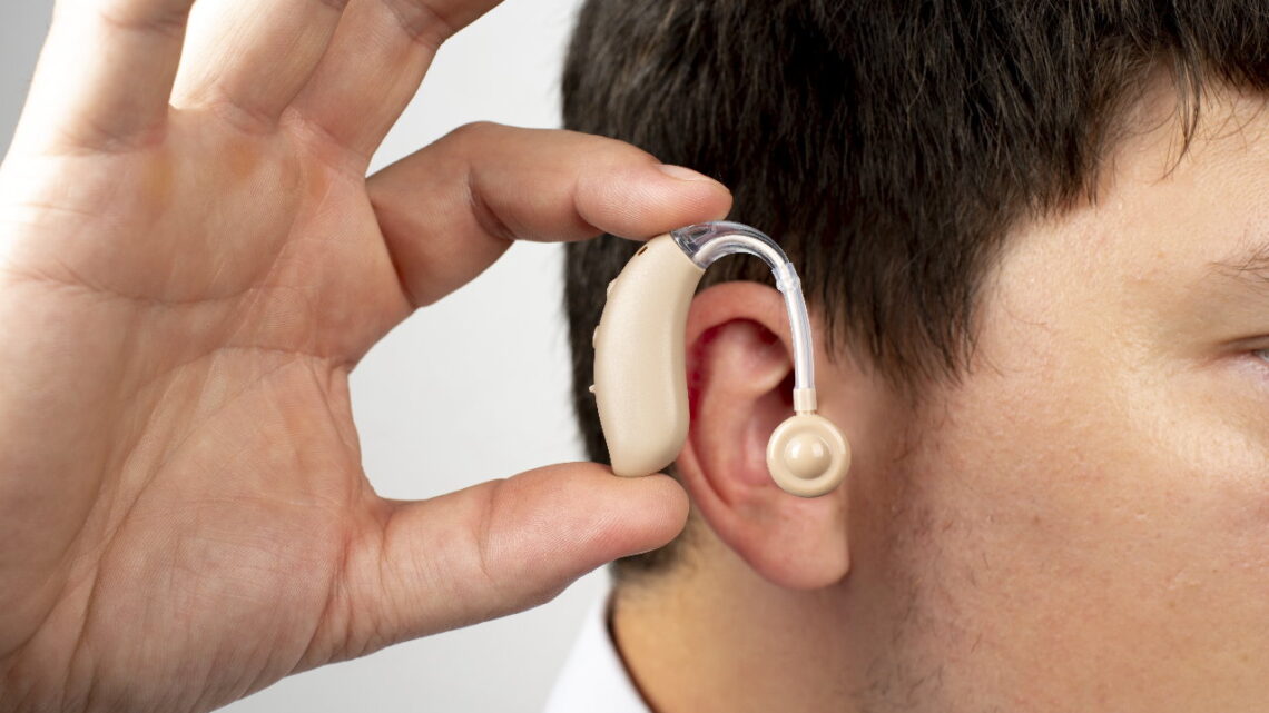 Aparaty słuchowe – charakterystyka i zastosowanie